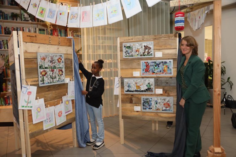 Kinderkunstexpositie en jaar van Anno Smith geopend!
