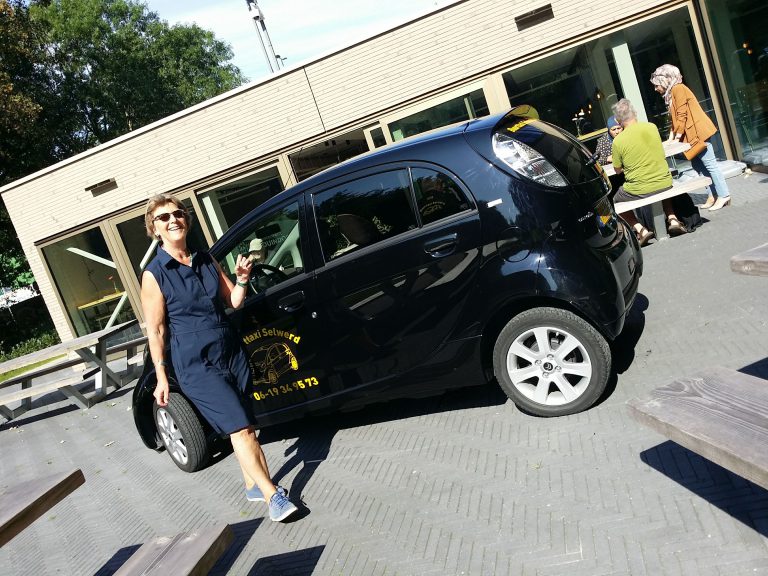 Buurt Taxi Selwerd rijdt ook in de Korrewegwijk en De Hoogte